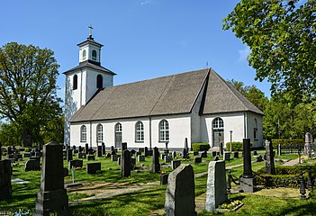 Kyrkan från sydöst.