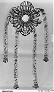 Qing dynasty cloud collar.