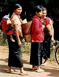 Mnong women near Buan Ma Thot
