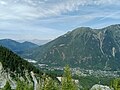 Le parc dans la forêt sous l'aiguillette du Brévent vu depuis le glacier des Bossons au sud-est.