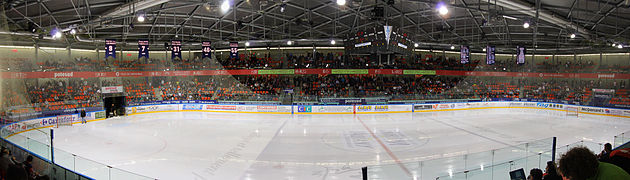 La halle sportive avec ses 4208 places, ici pour un match de Brûleurs de Loups.