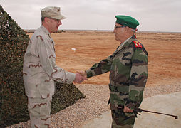 General Abdelaziz Bennani llevando el uniforme con camuflaje Camuflaje Central-Europeo (en).