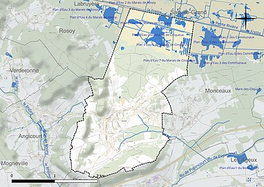 Carte en couleur présentant le réseau hydrographique de la commune