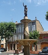 Fontaine place Gabriel-Péri.