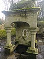 Fontaine Saint-Clair : vue de près.