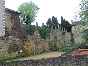 Section des remparts le long de la promenade du 21 août 1944.