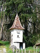 Pigeonnier dans le village de Saint-Jean-d'Ataux.