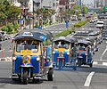 Fila de tuk-tuk en Tailandia.