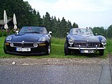 In der direkten Gegenüberstellung ist die Anlehnung des Z8 an den BMW 507 zu erkennen