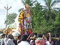 மதுரை அழகர்கோயிலுக்கு அருகிலுள்ள வல்லாளபட்டியில் புரவியெடுப்பில் அரண்மனைக் குதிரை