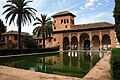 Bassin de l'Alhambra à Grenade (Espagne)