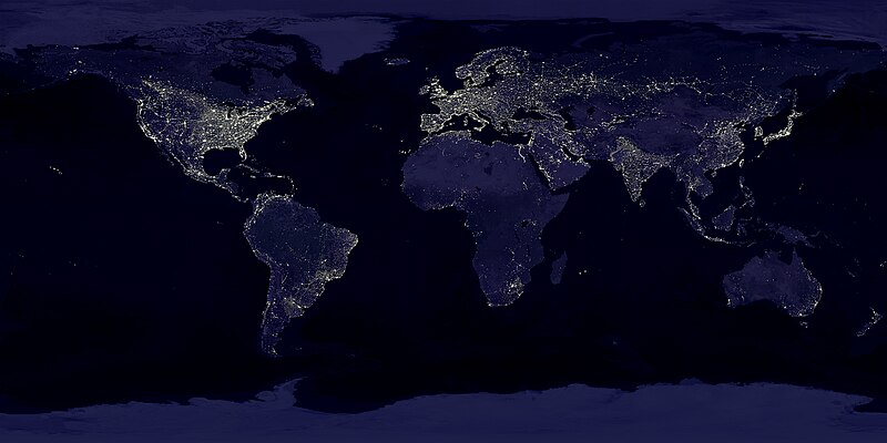 אורות הלילה של מרכזי אוכלוסין כפי שהם נראים מהחלל בפסיפס תצלומים של נאס"א משנת 2000.