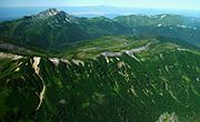 水晶岳から望む雲ノ平 後方は黒部五郎岳と北ノ俣岳