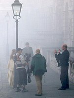ערפיח מלאכותי, שנוצר לצורך צילום סרט, נועד לשחזר את אווירתה של לונדון הוויקטוריאנית, שהתאפיינה בערפיחים כבדים ותכופים
