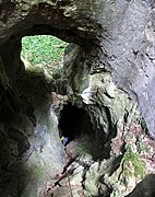 Vue en plongée de l'aven des Neuf Gorges, Le Garn, Gard, France.