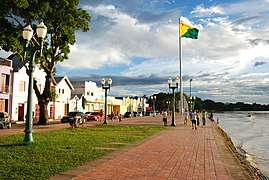 Gameleira e rio Acre à direita, centro de Rio Branco, Acre