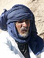 Tuareg sa Hoggara, nosi turban indigo-boje.