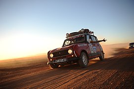 Une Renault 4 GTL sur les pistes en 2011.