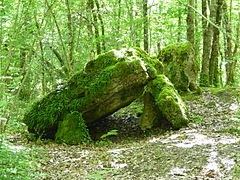 Le dolmen de la Pierre Levée.