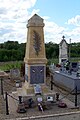 Le monument aux morts dans le cimetière de l'église (mai 2012)