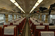 効率重視時代の象徴ともいうべき18400系の車内と12200系の外観