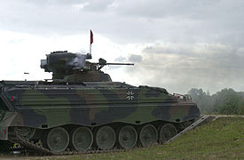 Tir du canon mitrailleur de 20 mm d'un Marder 1A3 en 2004.