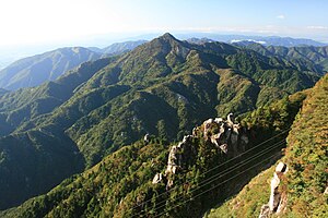 御在所岳の富士見岩から望む鎌ヶ岳（2009年10月11日）