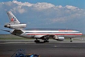 Le McDonnell Douglas DC-10 d'American Airlines impliqué (N103AA), ici à l'aéroport international de San Francisco en mars 1977, cinq ans après l'incident.