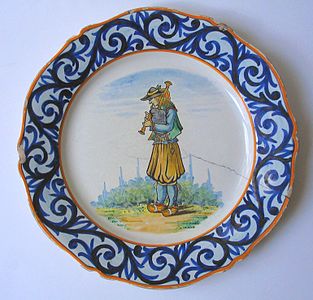 Assiette au « Petit Breton », signée Henriot (vers 1910), localisation inconnue.