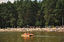 Uimaranta, ilmeisesti Vereštšytsja-jokeen padotun tekojärven varrella kansallispuiston lounaisrajalta.