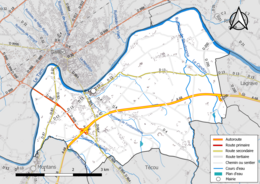 Carte en couleur présentant le réseau hydrographique de la commune