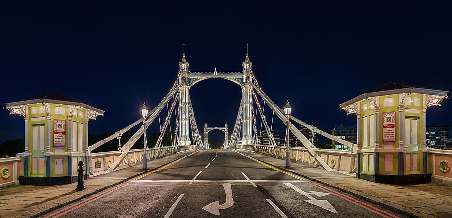 Albert Bridge, London, by David Iliff