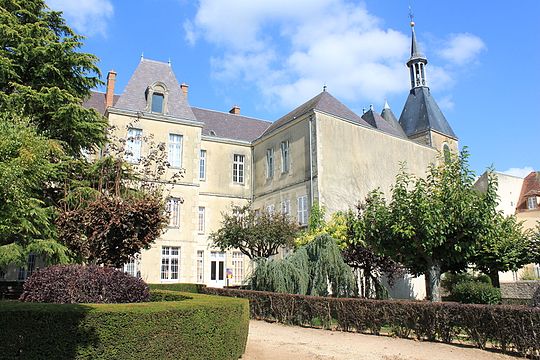 Le jardin Schiever derrière le musée ; vue depuis l'impasse du Collège