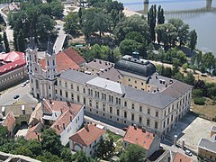 Palais primatial, église et musée ecclésiastique.