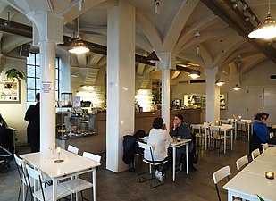 Interiör nedre våningen (café).