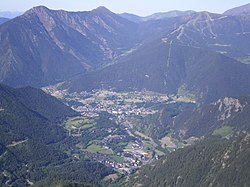 The towns of La Massana and اوردینو (in the foreground) viewed from the peak of Casamanya (2740 m)