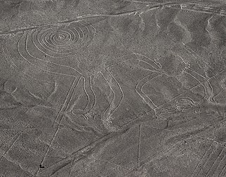 Représentation d'un singe sur le site des géoglyphes de Nazca (Pérou). (définition réelle 2 553 × 1 995*)