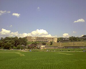 平野中学校全景