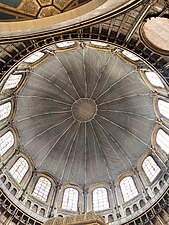 La coupole vue de l'intérieur (bâchée).