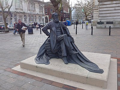 Statue of Dickens in Portsmouth, England.