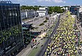 una delle strade principali di Sosnowiec - il passaggio di migliaia di ciclisti durante l'evento Zagłębiowska Masa Krytyczna