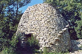 Cabane en pain de sucre à Vers-Pont-du-Gard (Gard).