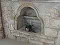 Piscine liturgique dans la dernière travée du collatéral sud.