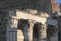 Détail des chapiteaux et de l'architrave du temple de Mars vengeur.