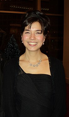 photo of Kanda, taken in the atrium of the Marcus Center (Milwaukee, Wisconsin, USA) following her performance with the Milwaukee Symphony Orchestra on 2011-01-14