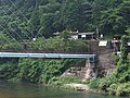 對面岸觀看車站全景。前方的橋是南桑橋[2]