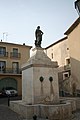 La fontaine de la place de la République avec une statue d'Athéna.