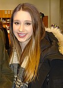 Taissa Farmiga dans le rôle de Zoé Benson