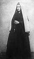 Costume traditionnel féminin de Lourdes ; Bernadette Soubirous.