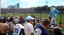 Estádio Domenico Paolo Metidieri, com a estátua do Atléta Simbolo do Savoia